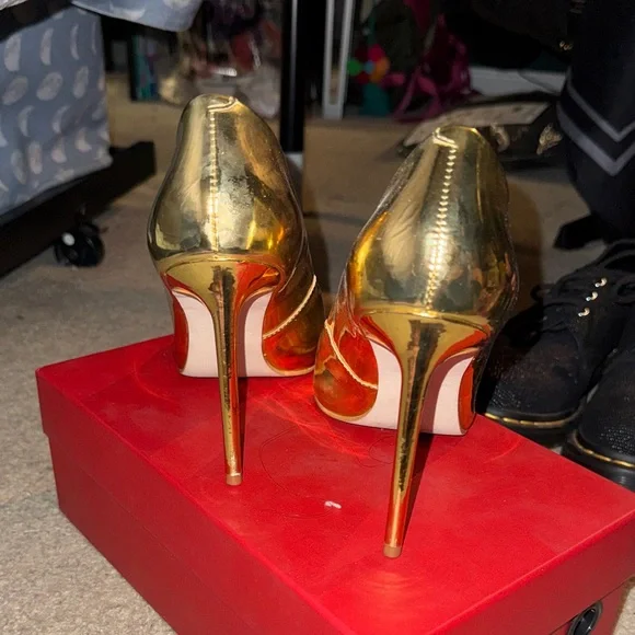 Steve Madden Metallic Gold Heels - Picture 3 of 5